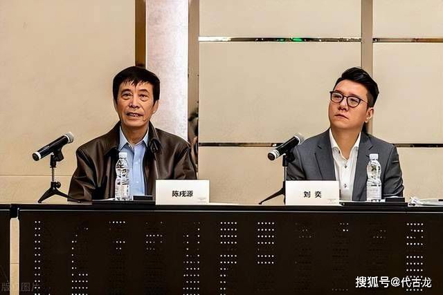 和丈夫的年轻部下回家